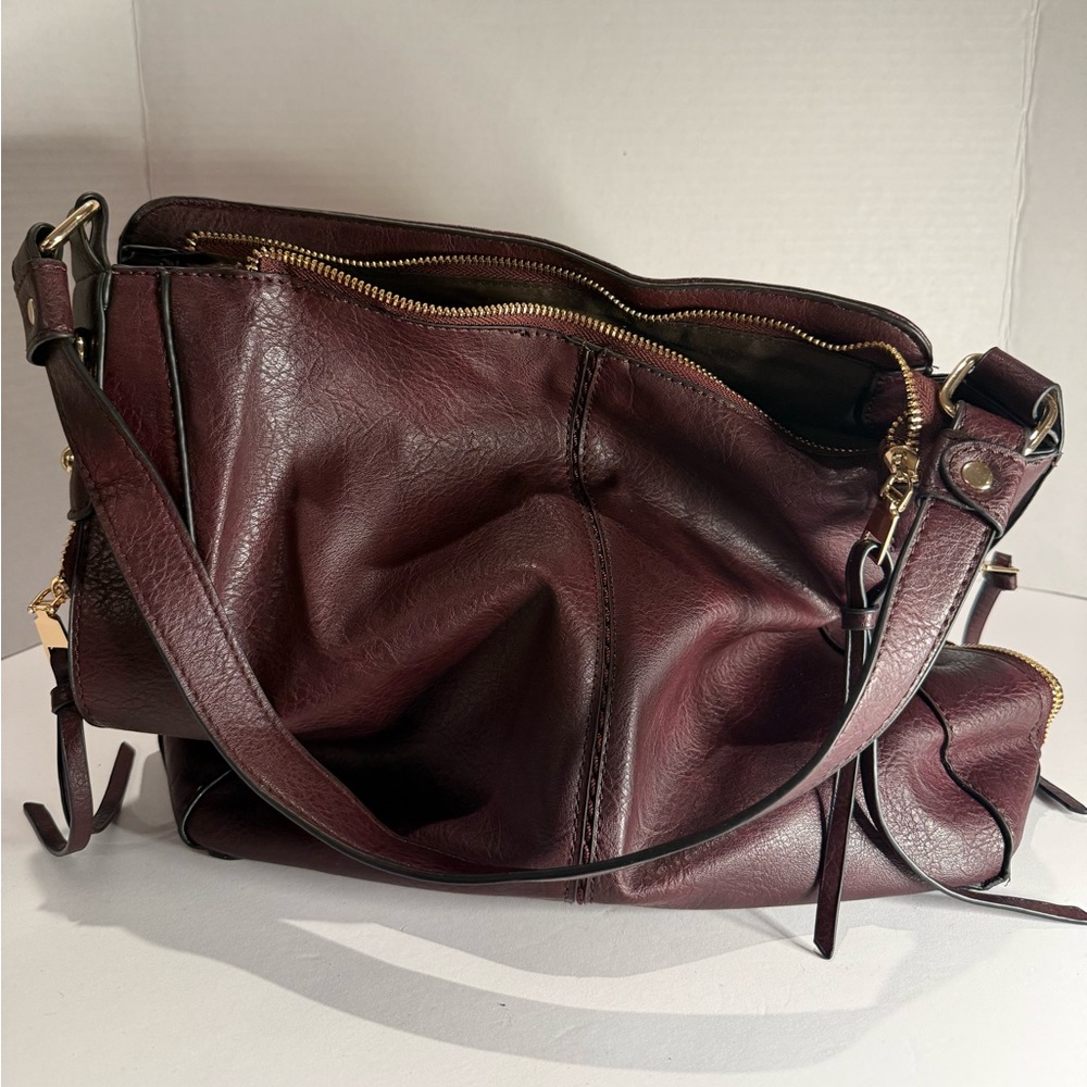 Elegant Burgundy Leather Shoulder Bag